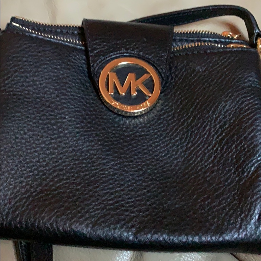 Micheal Kors crossbody bag
